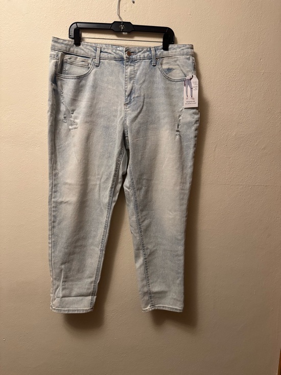 Time and Tru Denim - Time and Tru Women's High-Rise Mom Jeans - Light Wash Distressed Ankle Denim